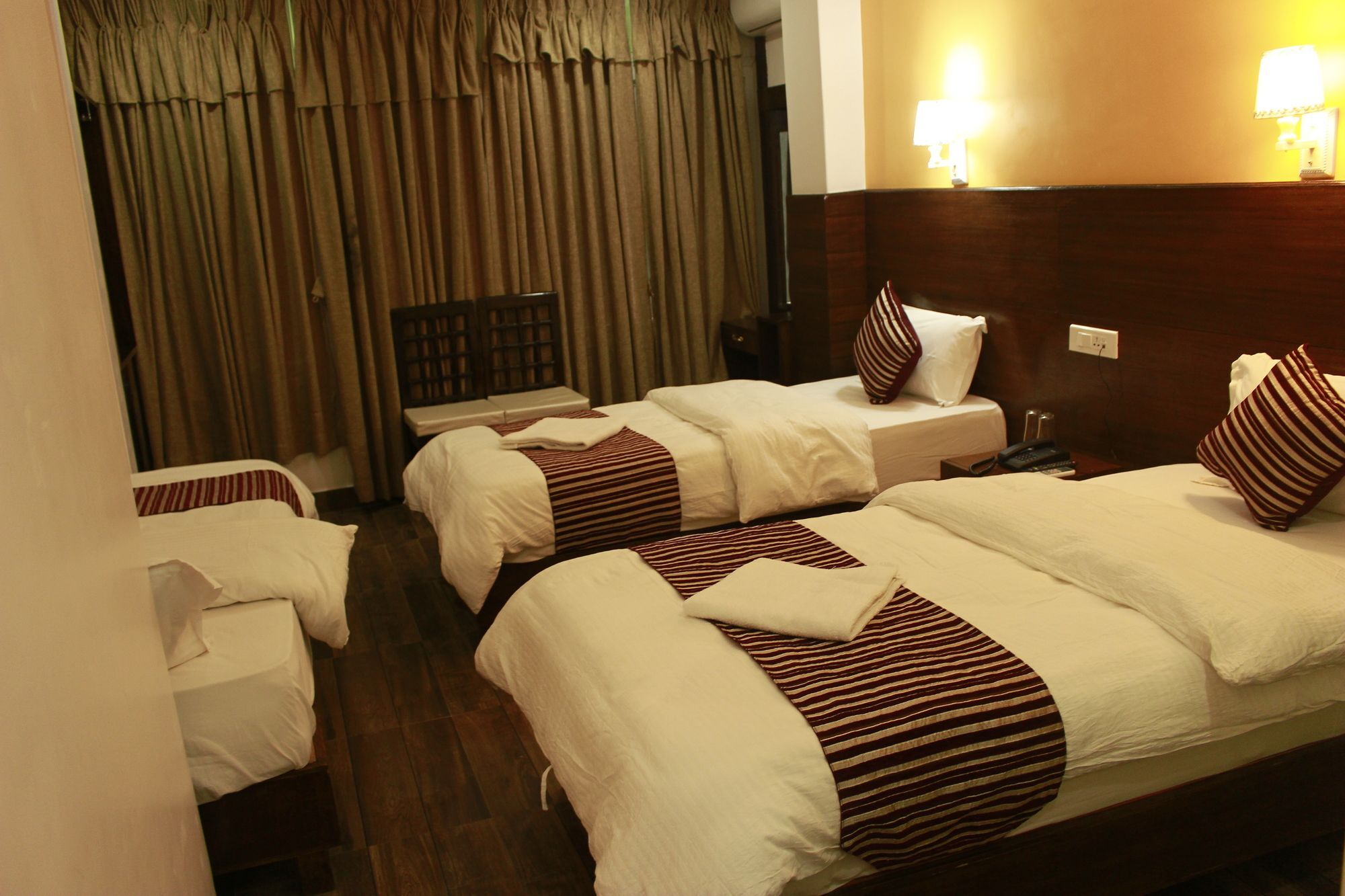 Hotel Lakeside Pokhara Eksteriør billede
